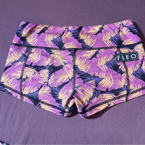 Fleo Tropical Feather 2.5" Booty Shorts Purple/Yellow - Size Small - Picture 5 of 7